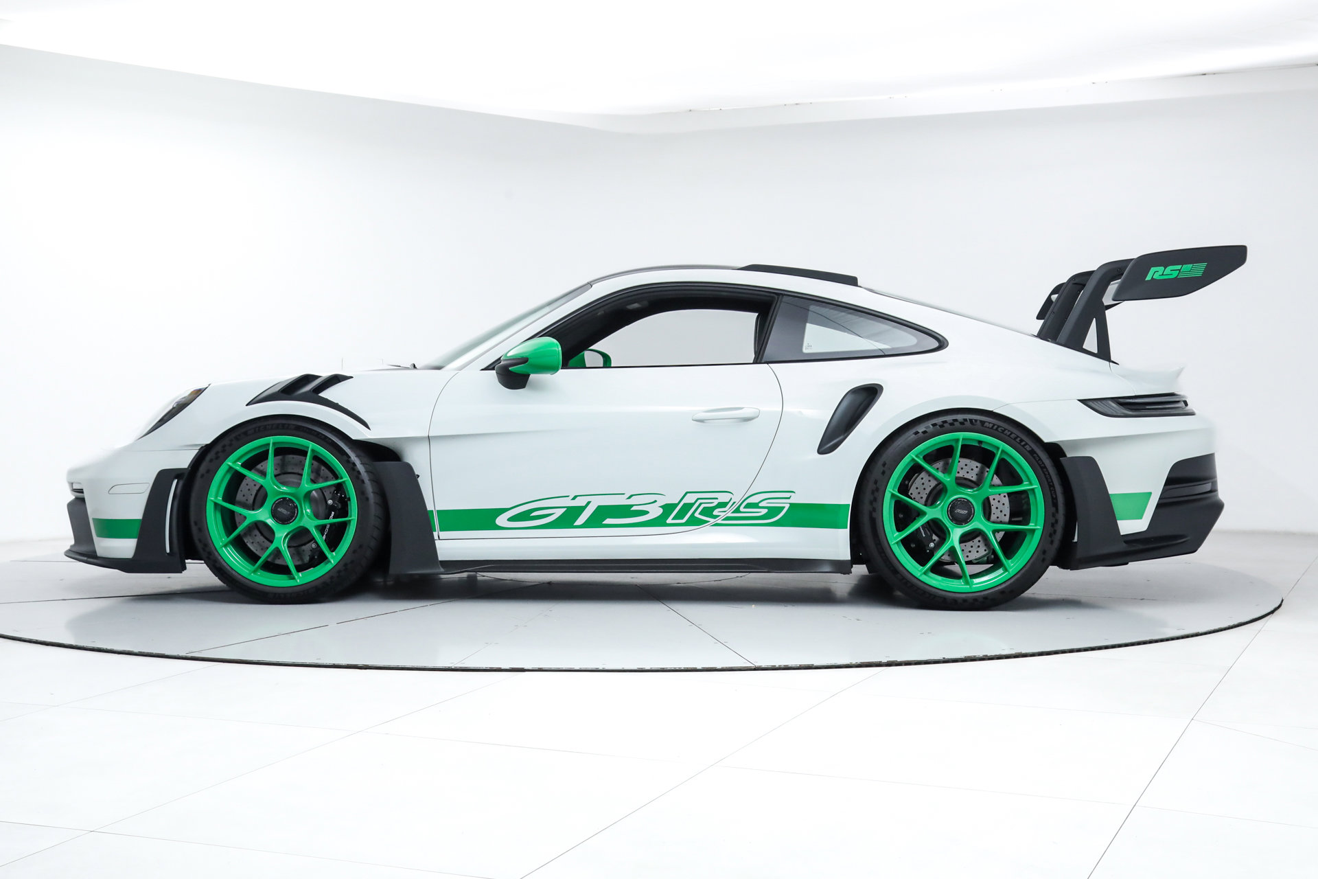 2024 Porsche 911 GT3 RS photo 2