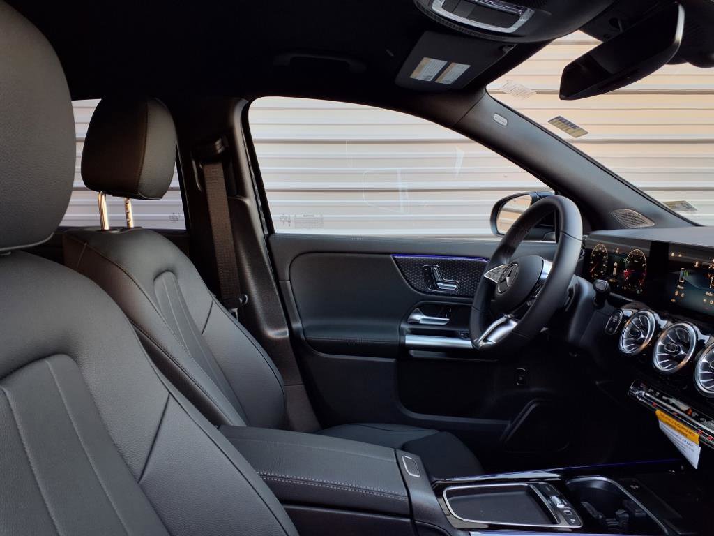 2025 Mercedes Benz GLA 250 photo 9