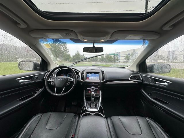 2018 Ford Edge Titanium photo 2