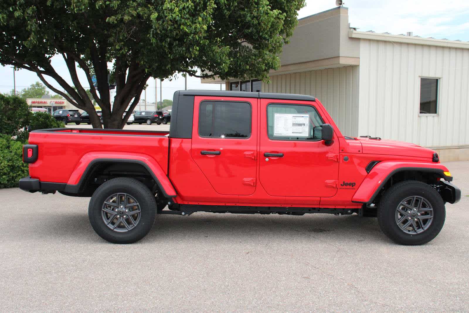 2025 Jeep Gladiator Sport S photo 2