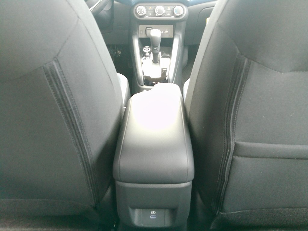 2025 Nissan Versa SV photo 25