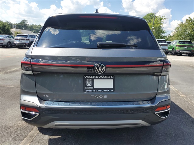 2025 Volkswagen Taos SE photo 4