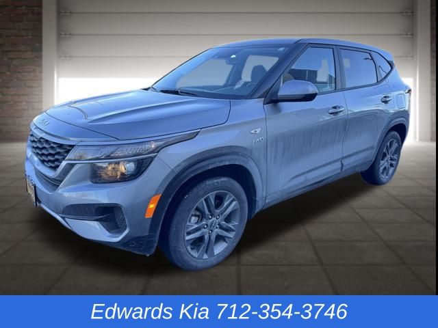 2023 Kia Seltos LX's photo