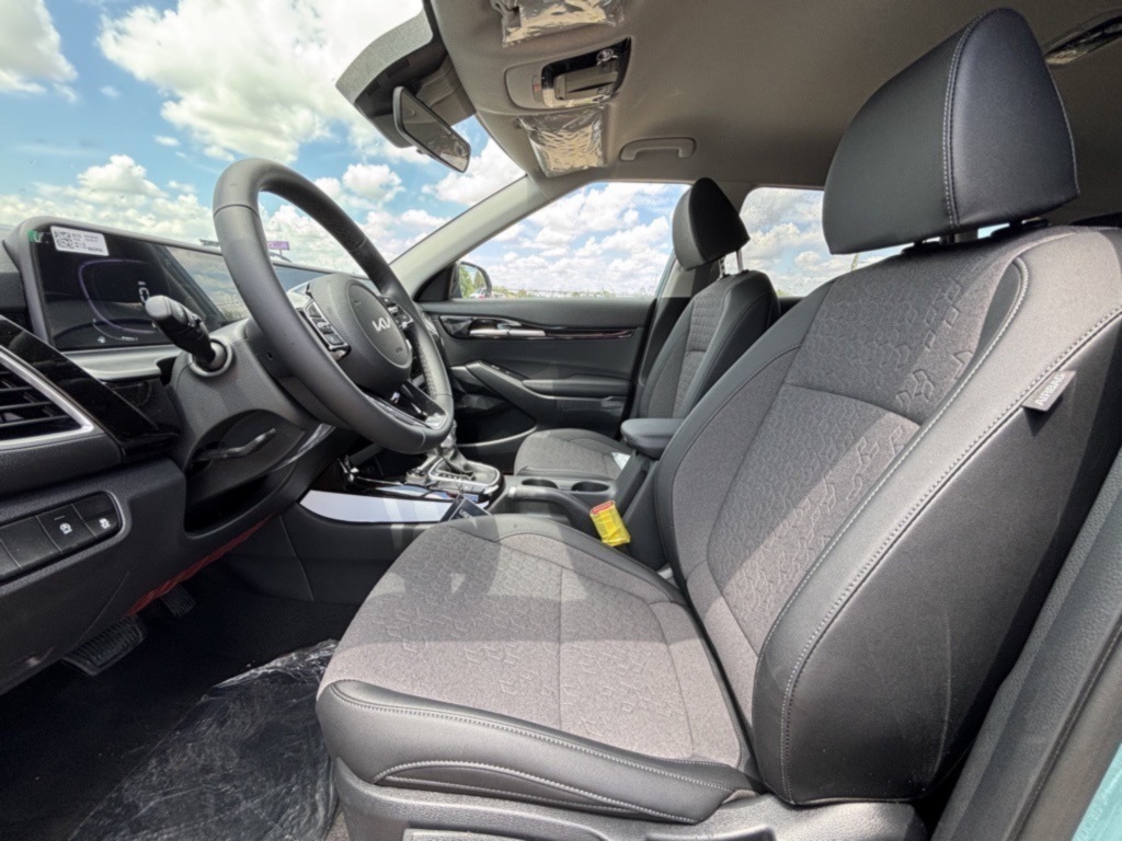 2026 Kia Seltos S photo 7