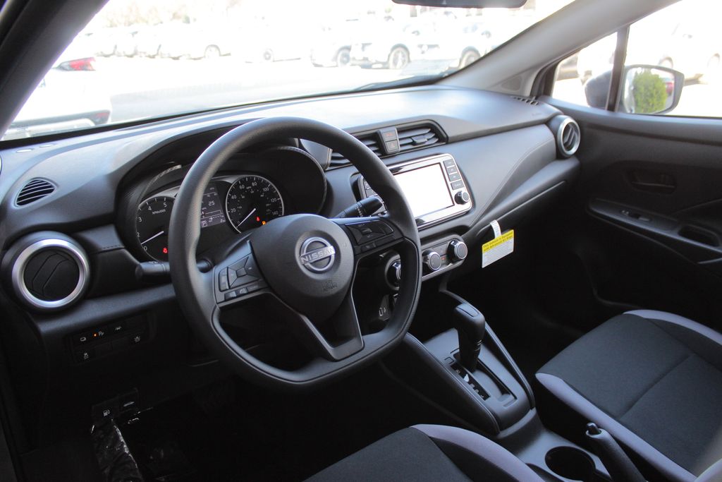 2025 Nissan Versa 1.6 S photo 16