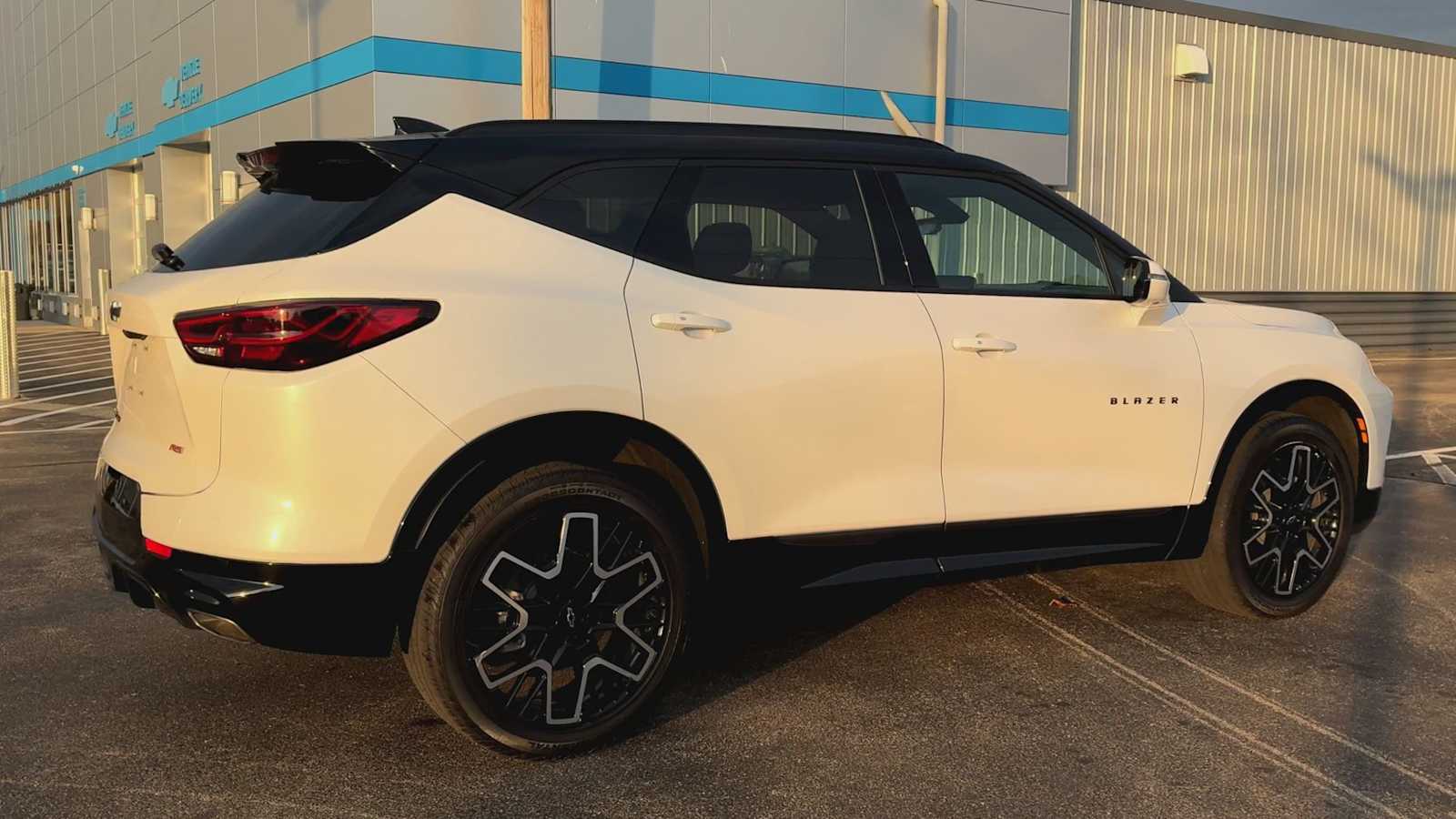 2023 Chevrolet Blazer RS photo 2