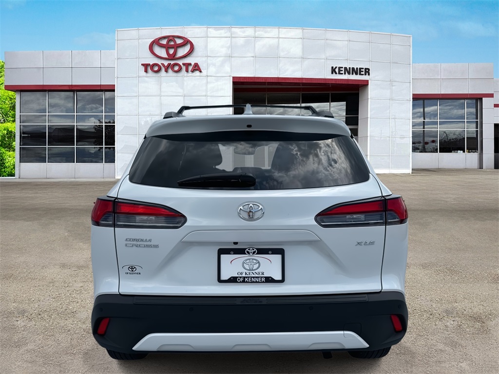 2024 Toyota Corolla Cross XLE photo 4