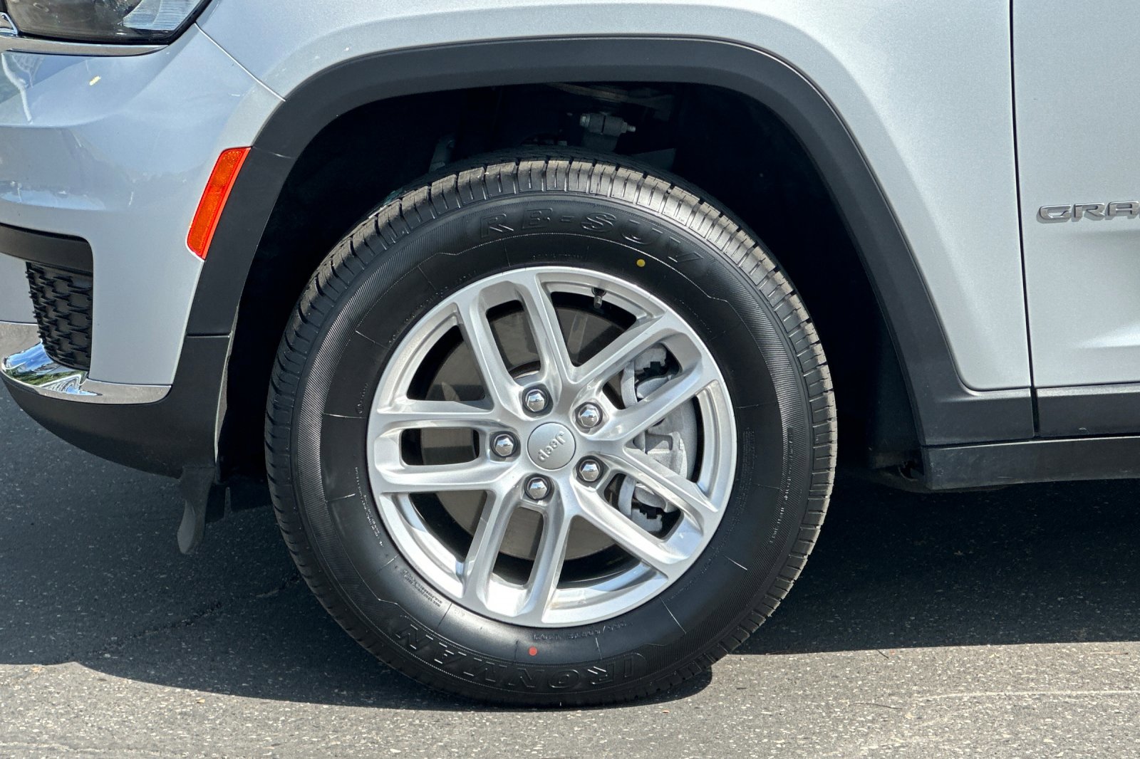 2023 Jeep Grand Cherokee Laredo Sport photo 23