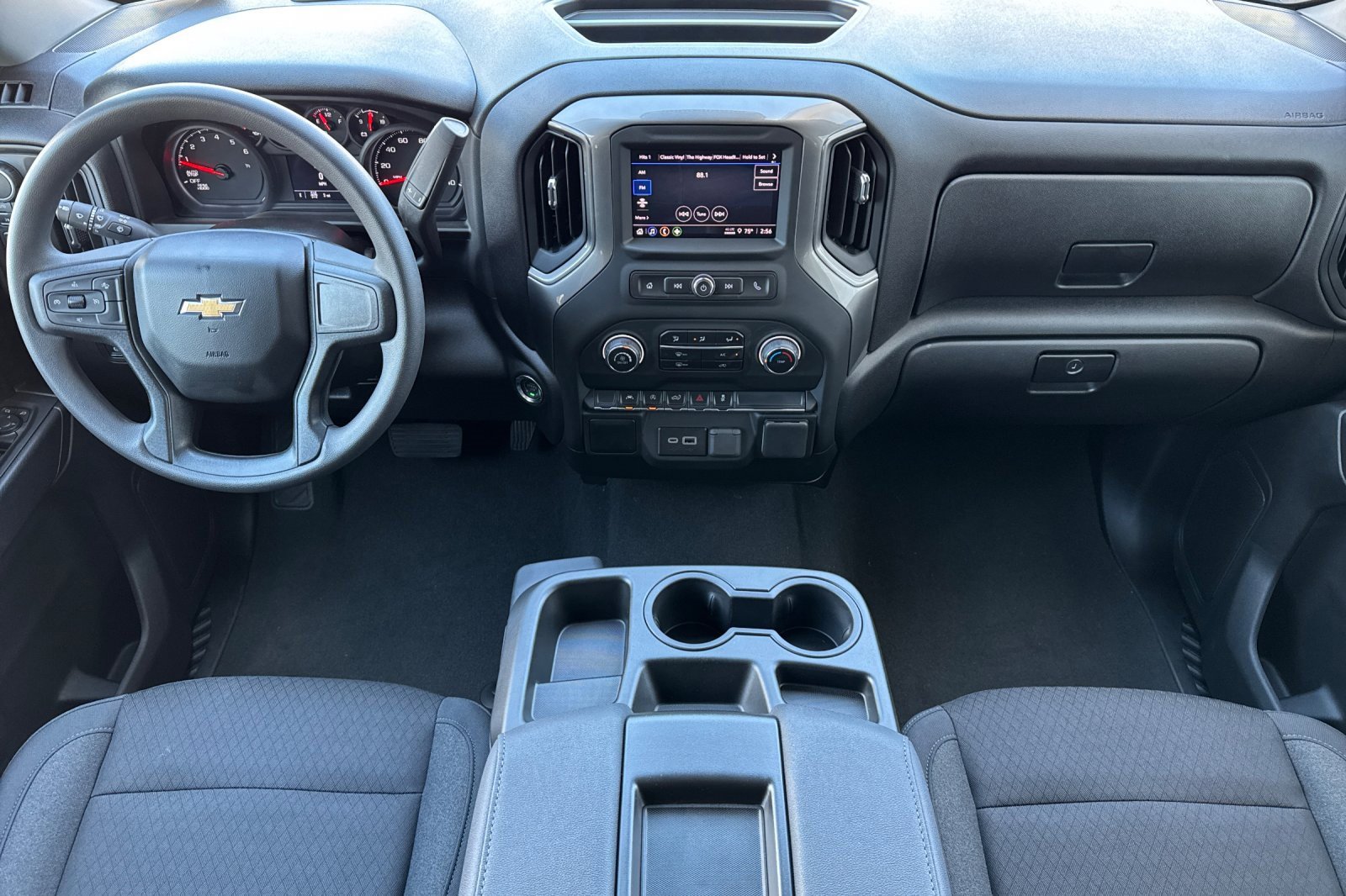 2025 Chevrolet Silverado 1500 Custom photo 13