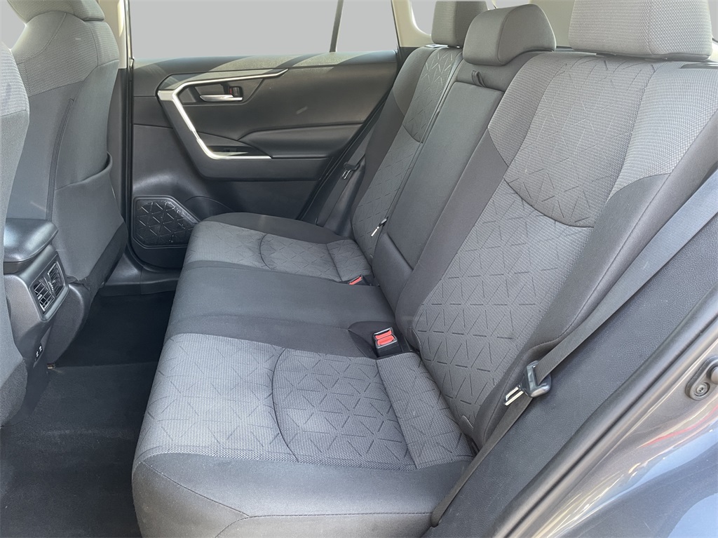 2021 Toyota RAV4 XLE photo 14