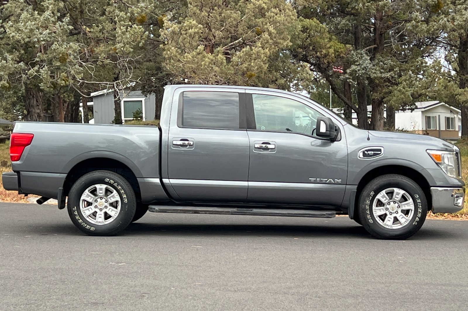 2017 Nissan Titan SV photo 2