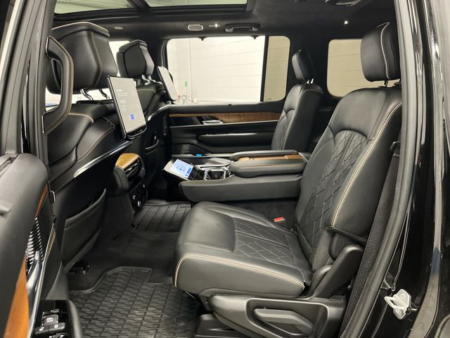 2022 Jeep Grand Wagoneer III photo 29