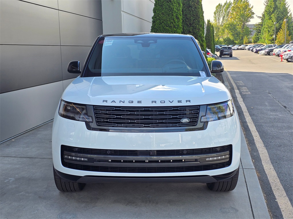 2025 Land Rover Range Rover SE photo 3