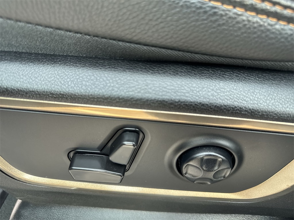 2022 Ram 1500 Laramie Longhorn photo 18