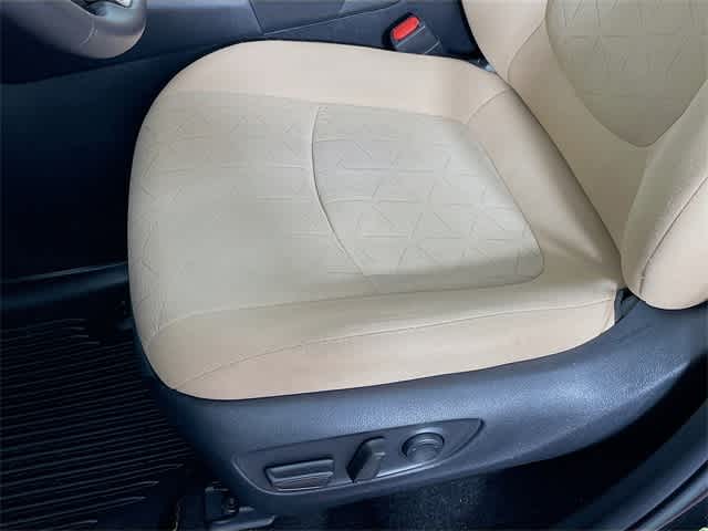 2022 Toyota RAV4 Hybrid XLE photo 21
