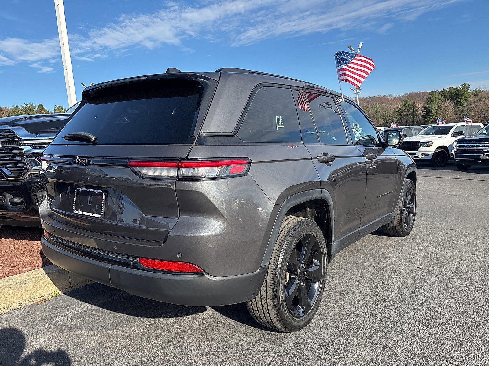 2022 Jeep Grand Cherokee Altitude photo 3