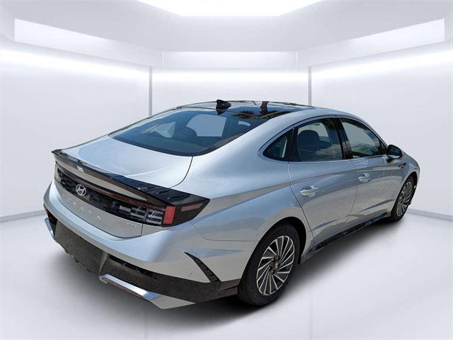 2025 Hyundai Sonata Hybrid Limited photo 3