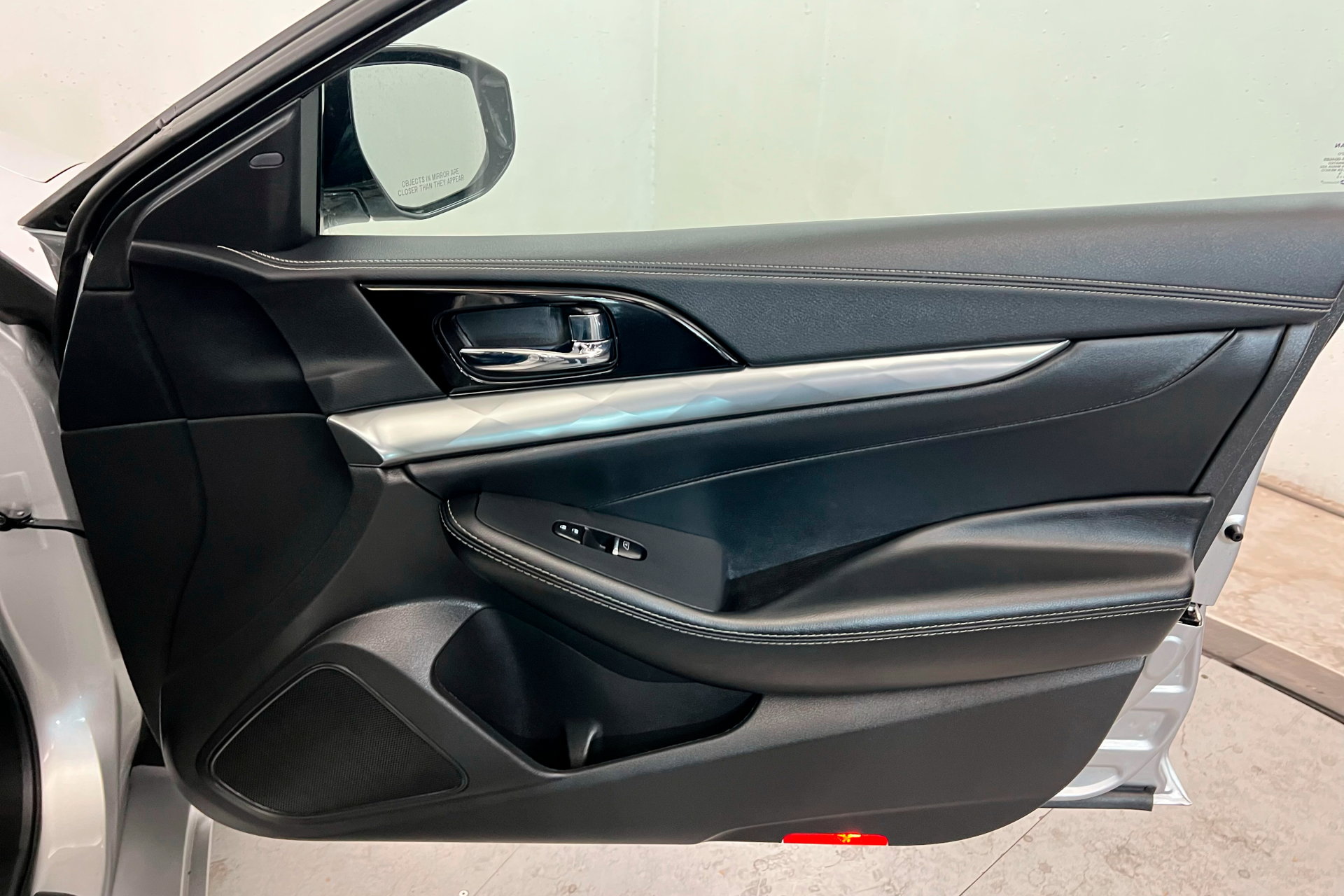 2023 Nissan Maxima SV photo 22