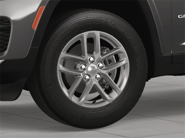 2025 Jeep Grand Cherokee Laredo photo 11