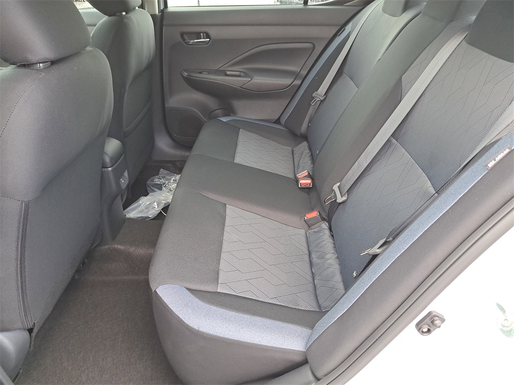 2025 Nissan Versa 1.6 SV photo 11