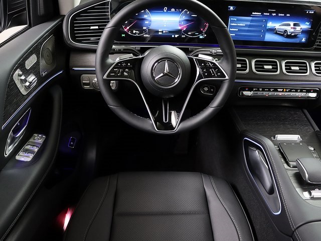 2026 Mercedes Benz GLS 450 4MATIC photo 3