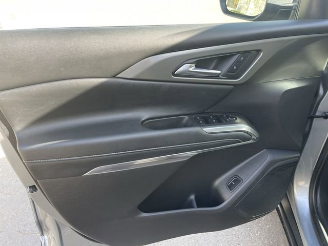 2025 Chevrolet Traverse photo 2