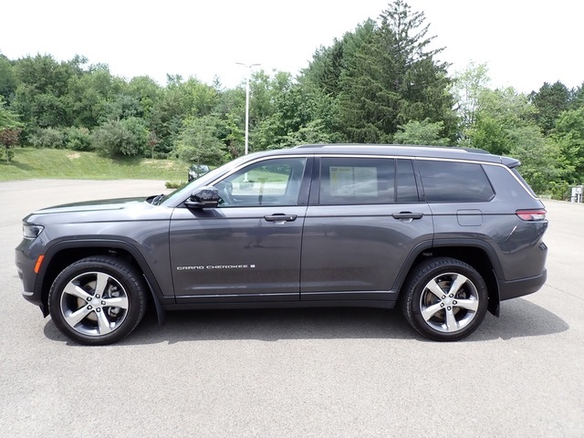 2022 Jeep Grand Cherokee Limited photo 2