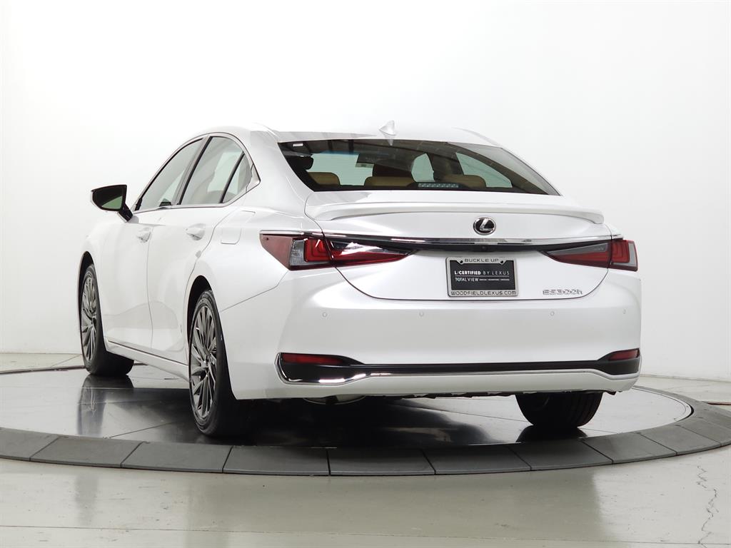 2025 Lexus ES Luxury photo 5