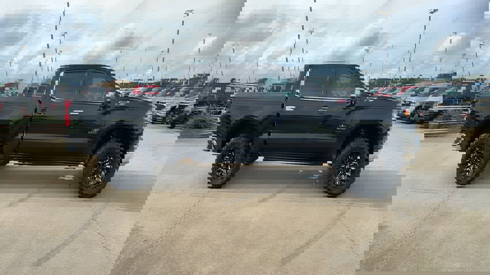 2023 Chevrolet Silverado 1500 LTZ photo 9