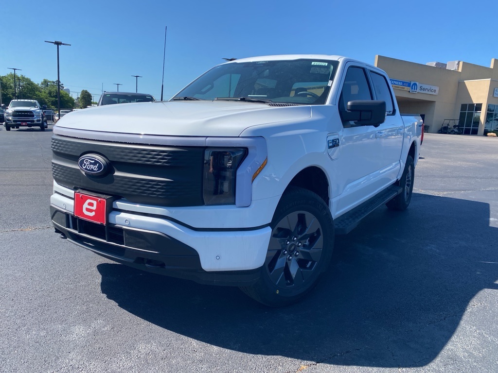 2025 Ford F-150 Lightning photo 3