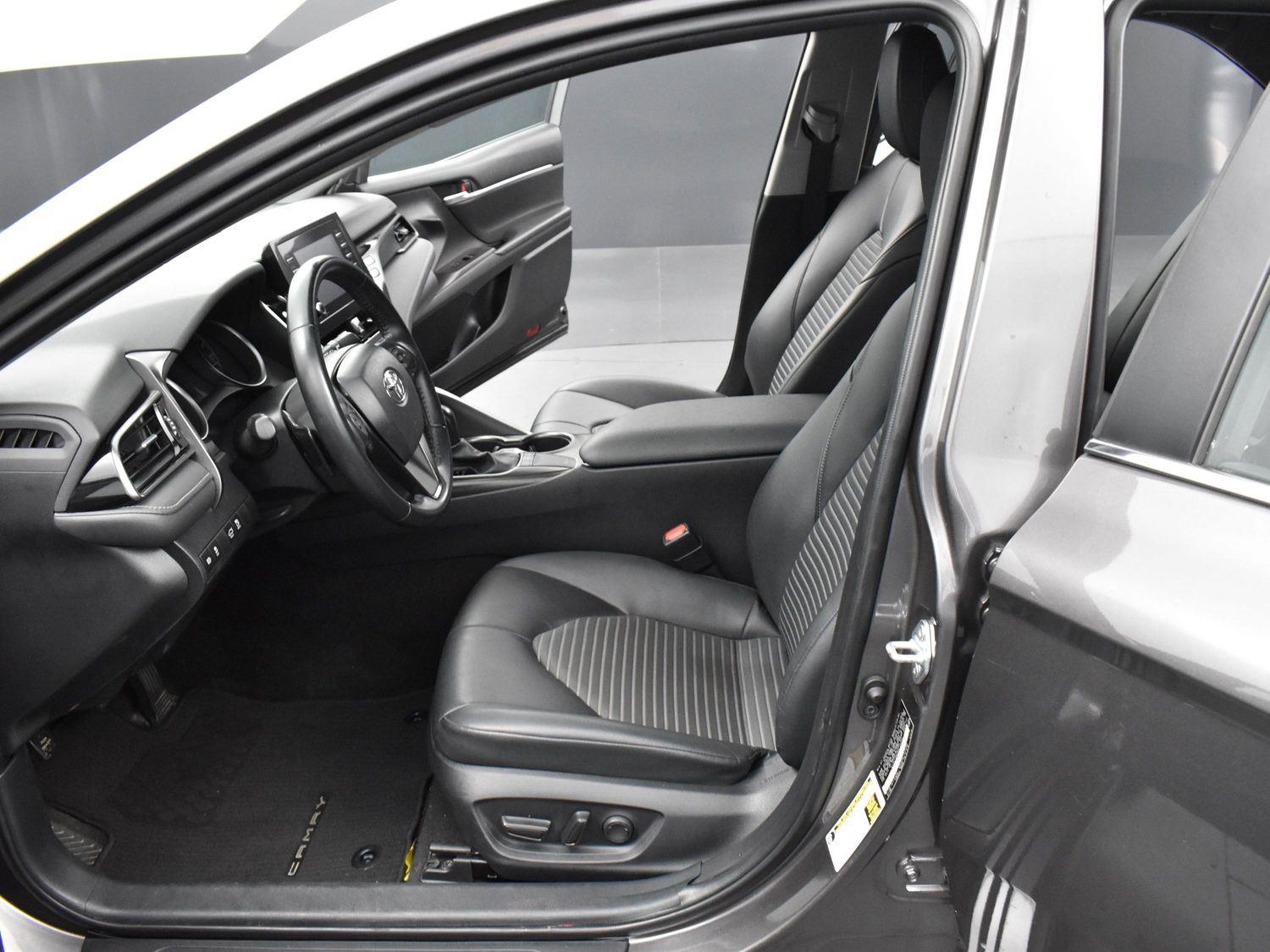 2022 Toyota Camry SE photo 12