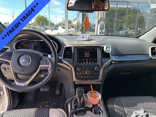 2016 Jeep Grand Cherokee Anniversary Edition photo 3