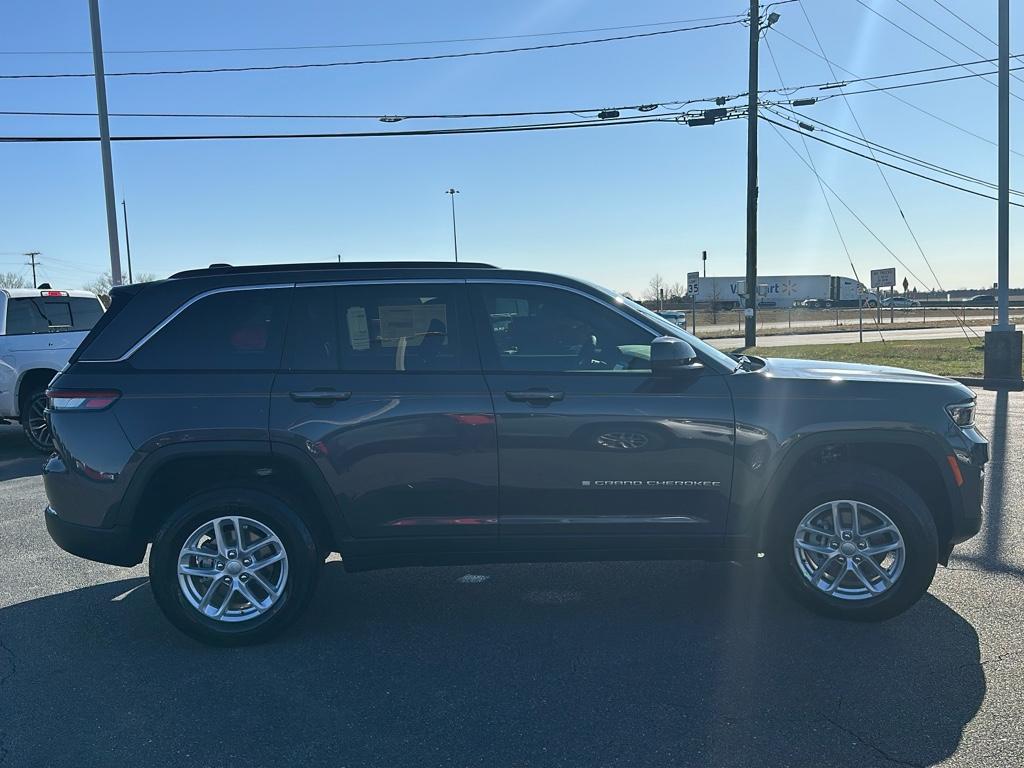 2025 Jeep Grand Cherokee Laredo photo 8