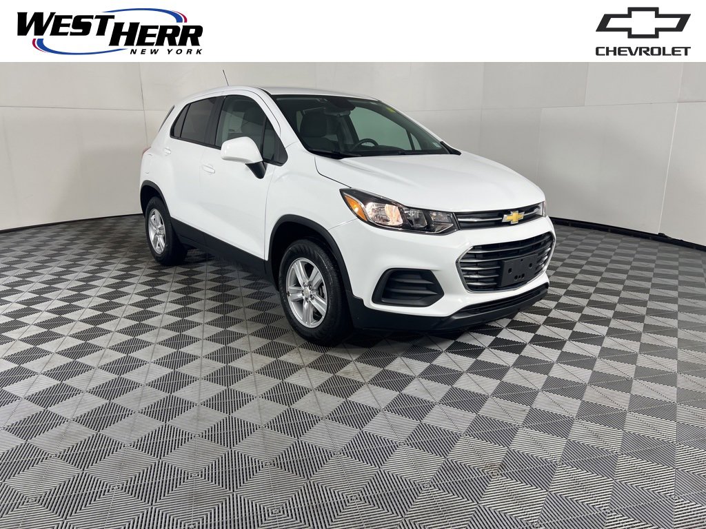 2022 Chevrolet Trax LS's photo