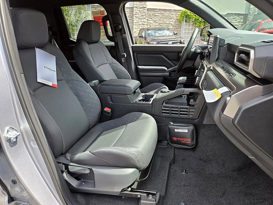 2025 Toyota Tacoma SR5 photo 17