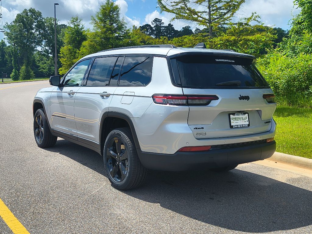 2025 Jeep Grand Cherokee Limited photo 3