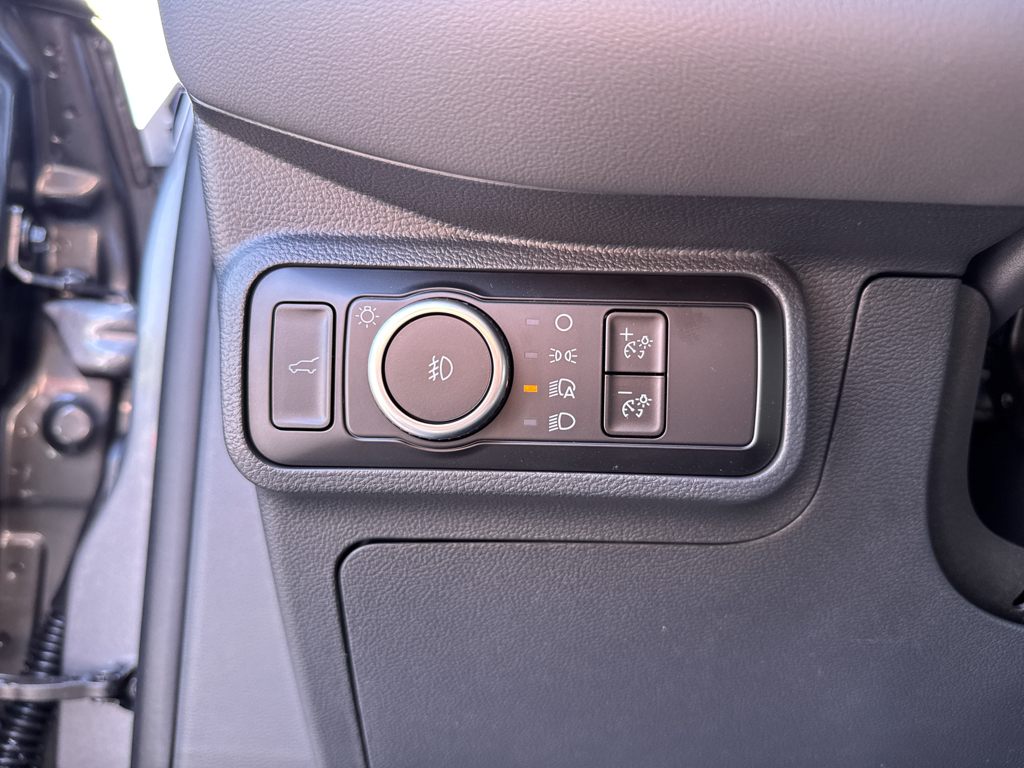 2025 Ford Explorer photo 30