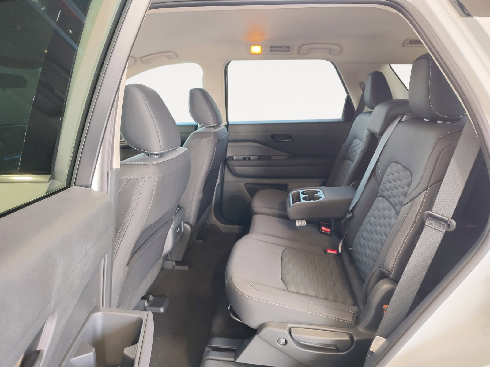 2025 Nissan Pathfinder SV photo 21