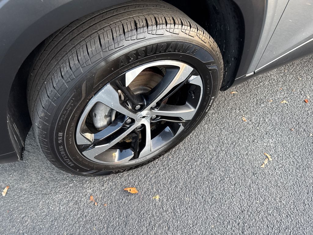 2024 Chevrolet Trax photo 2