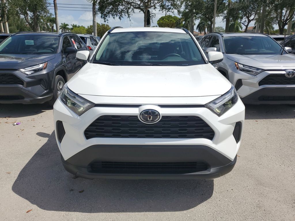 2025 Toyota RAV4 XLE photo 2
