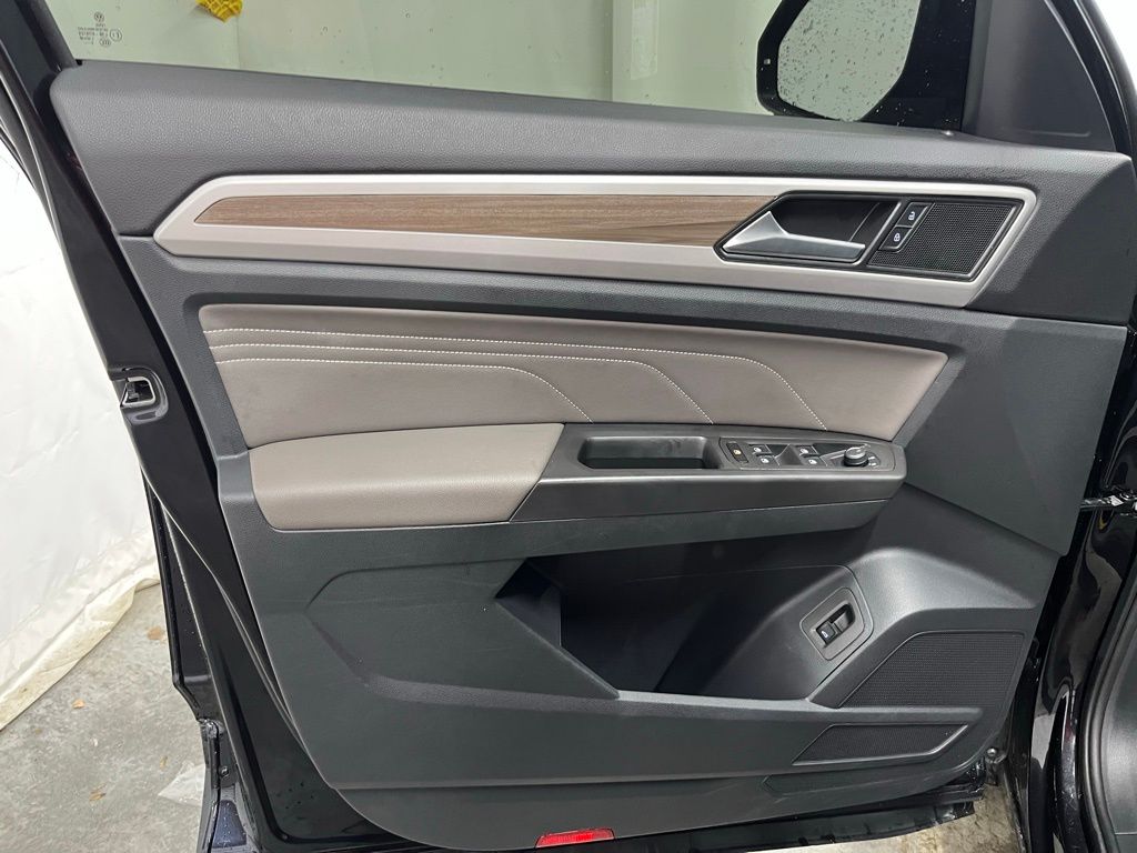 2023 Volkswagen Atlas SEL photo 9