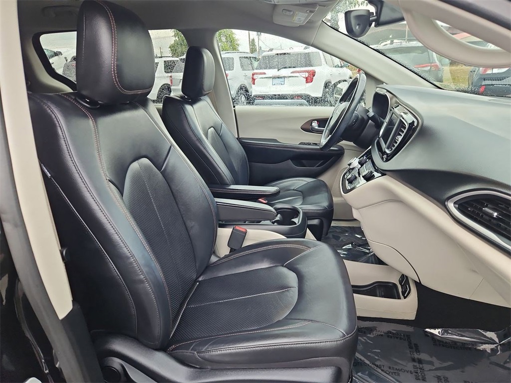 2019 Chrysler Pacifica Touring L photo 28