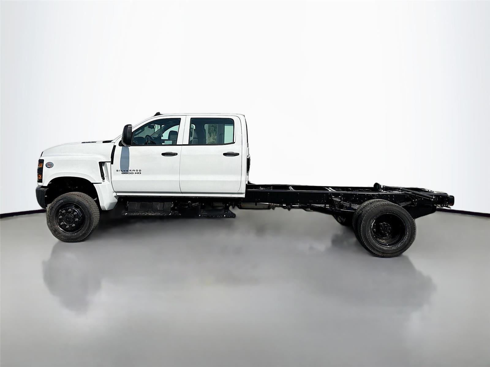 2024 Chevrolet Silverado 5500HD Work Truck photo 3