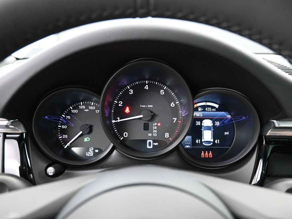 2026 Porsche Macan T photo 6