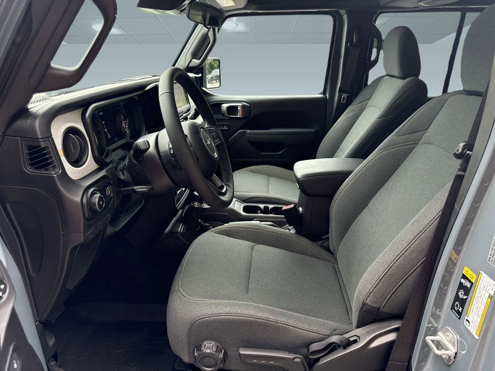 2025 Jeep Wrangler Sport S photo 3