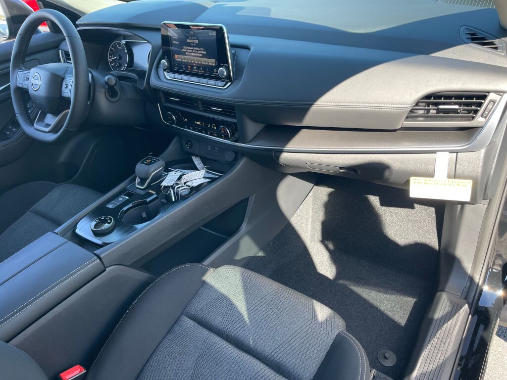 2026 Nissan Rogue SV photo 15