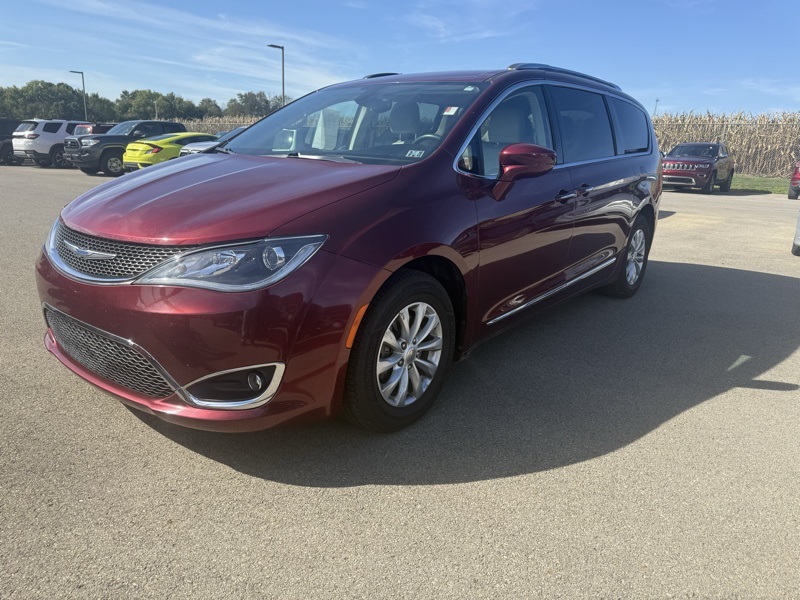 2018 Chrysler Pacifica Touring Plus photo 3