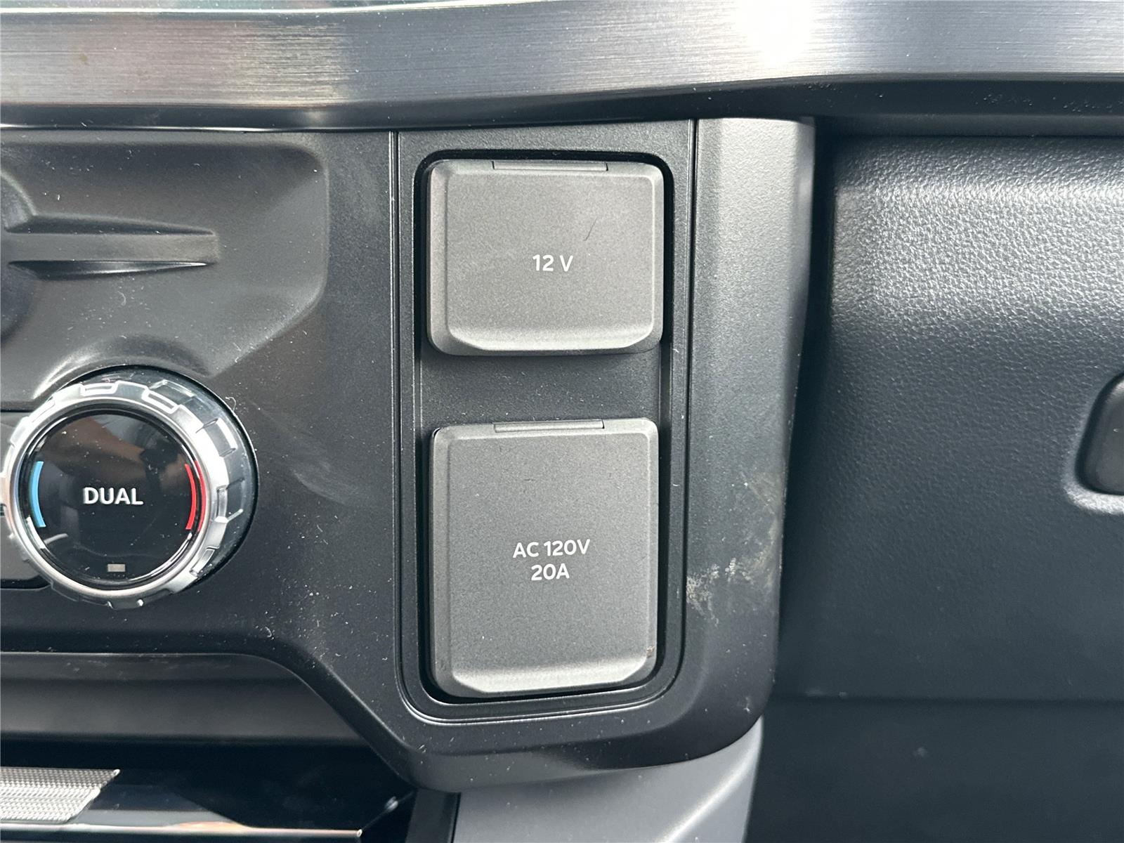 2025 Ford F-250 Lariat photo 9