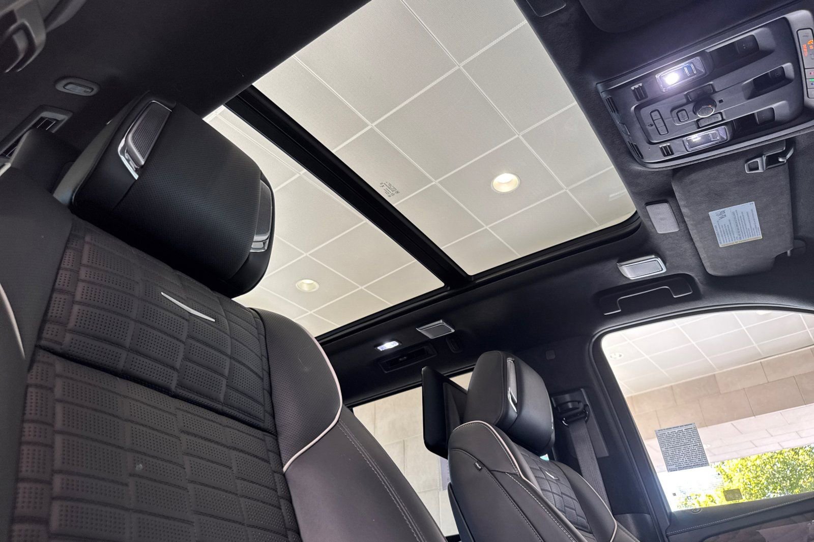 2024 Cadillac Escalade ESV Sport Platinum photo 18