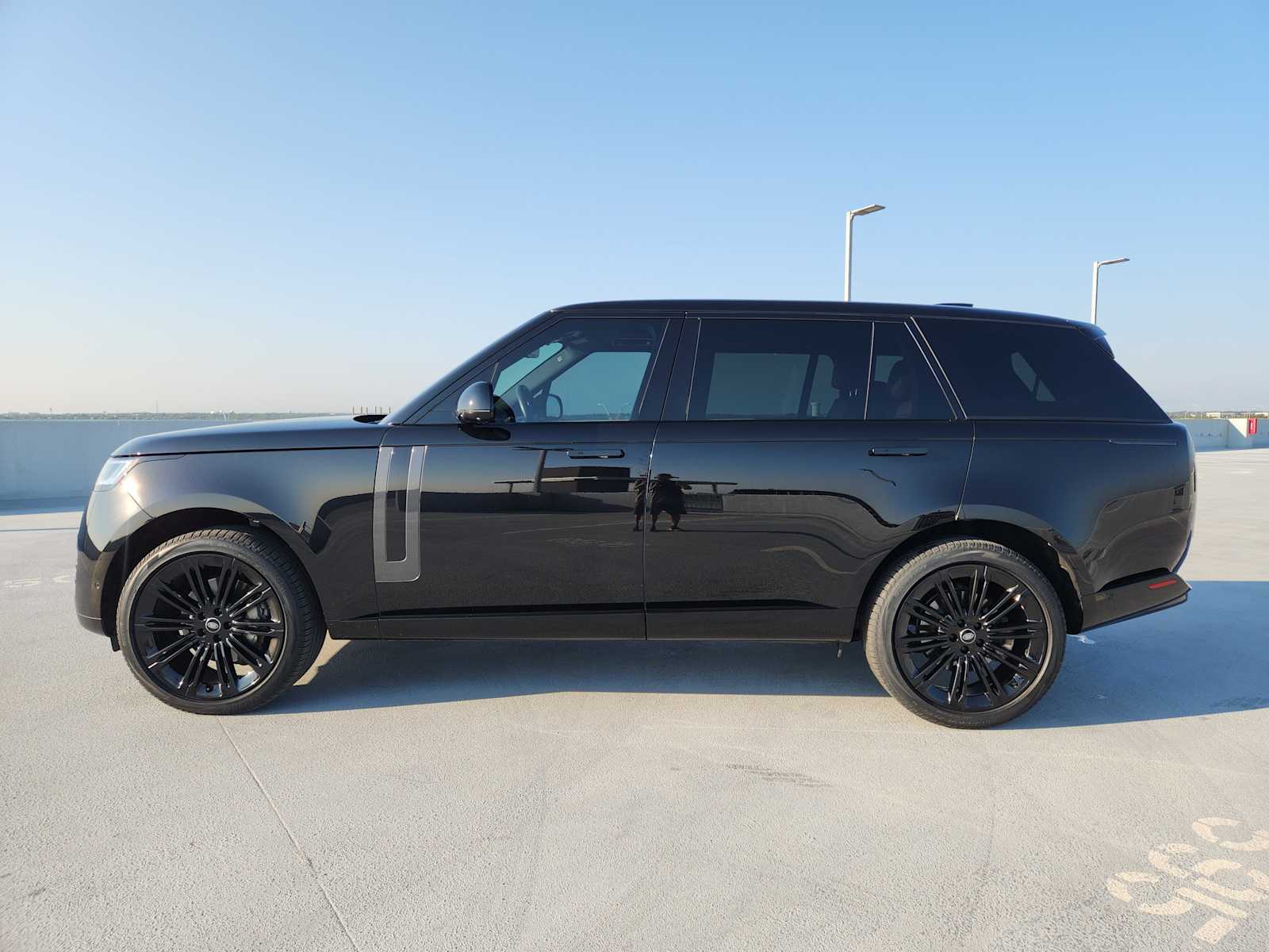 2024 Land Rover Range Rover SE photo 4